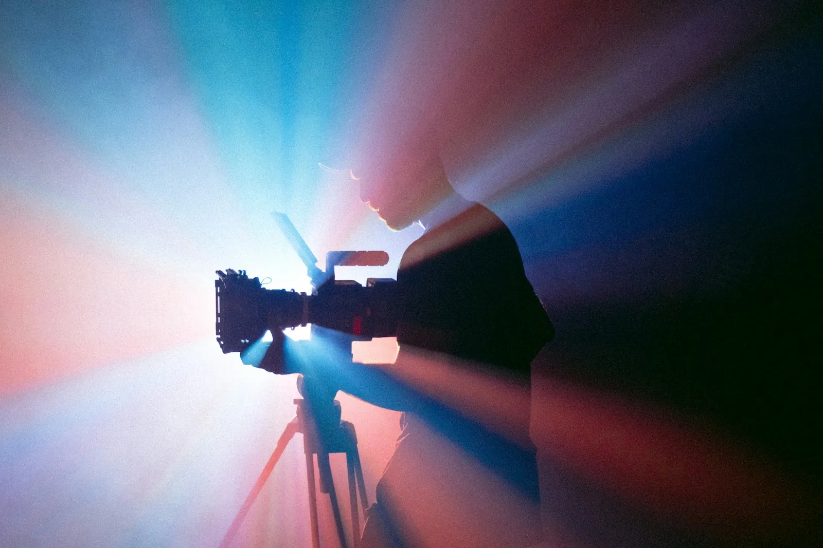 تصوير بالكاميرا تحت الإضاءة